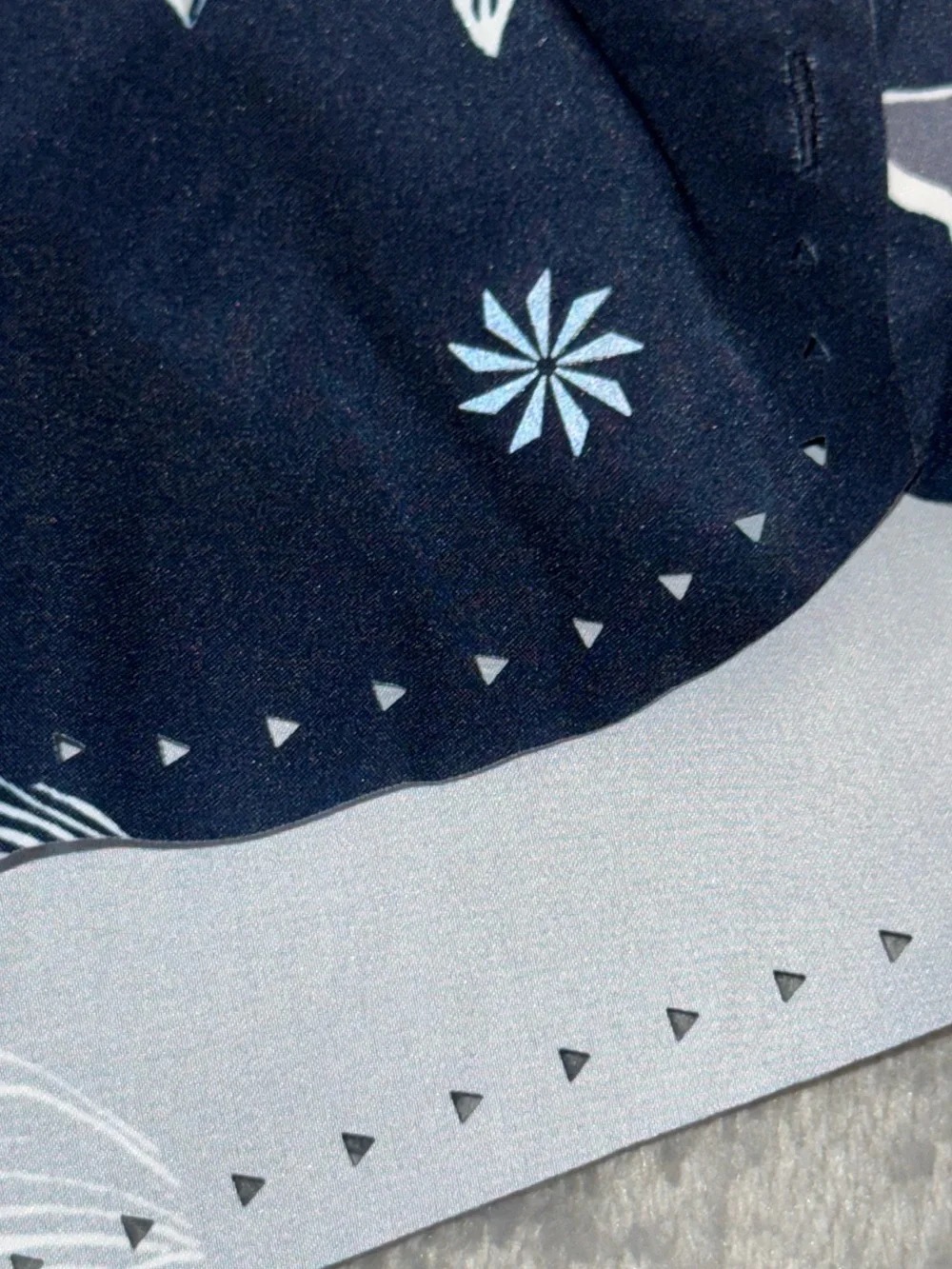 Athleta Laser Cut Running Shorts Floral Navy Blue and White Women’s Size Small